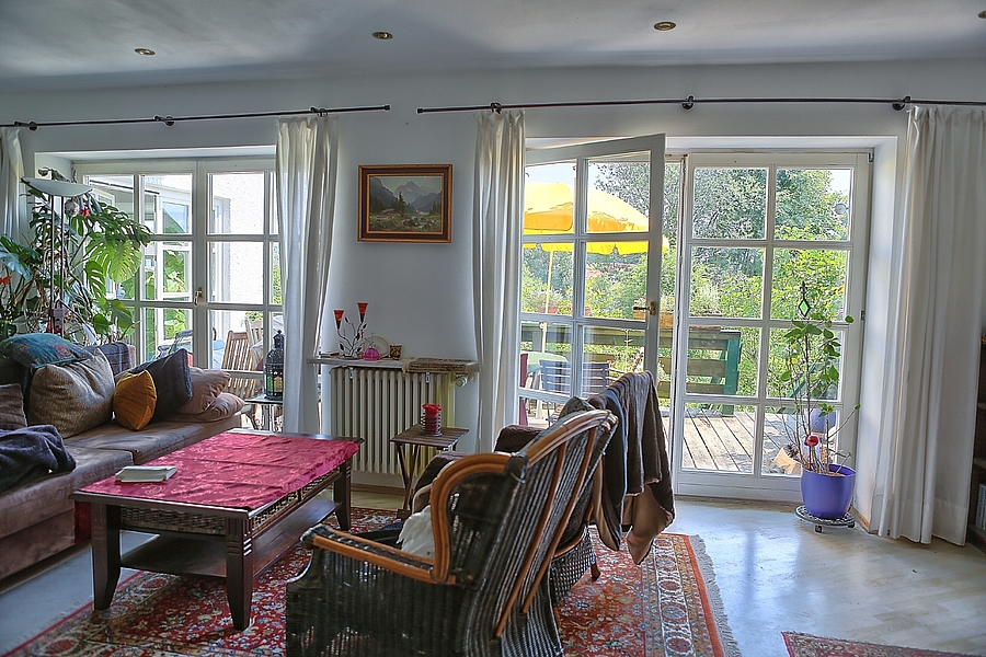 Wohnzimmer mit Terrassenzugang
