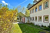 Vorgarten und Garagen