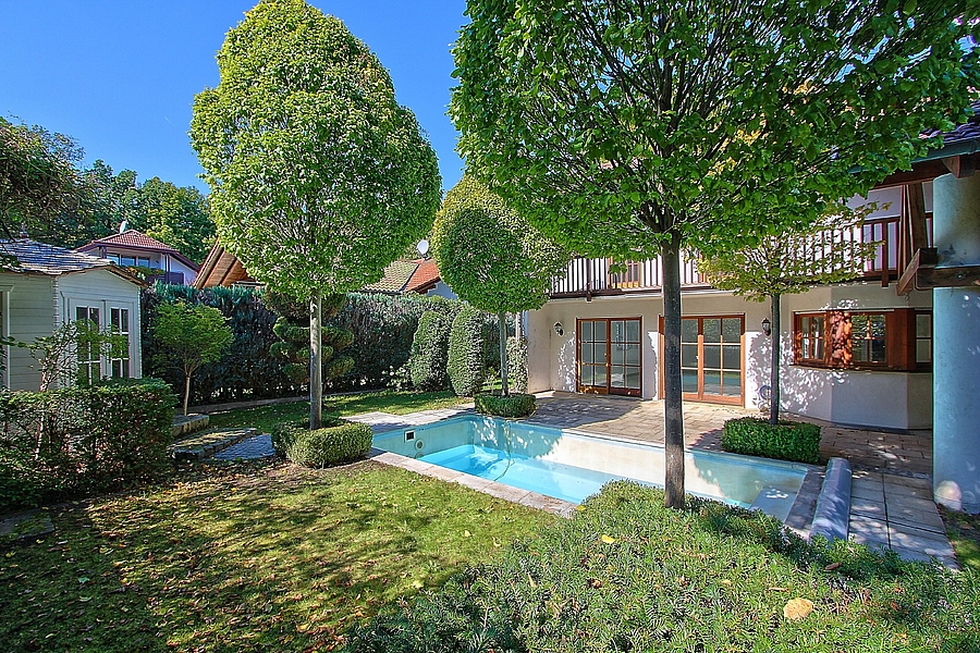 Garten und Pool