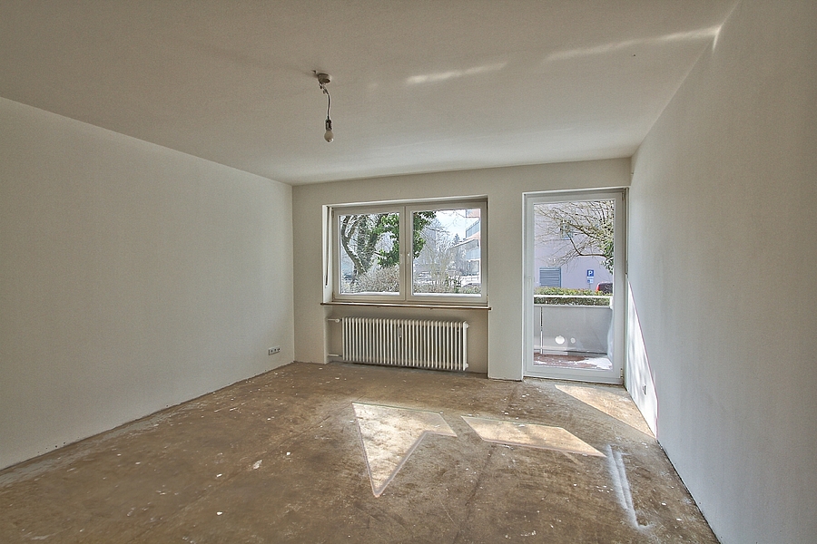 Wohnzimmer mit Balkon Zugang