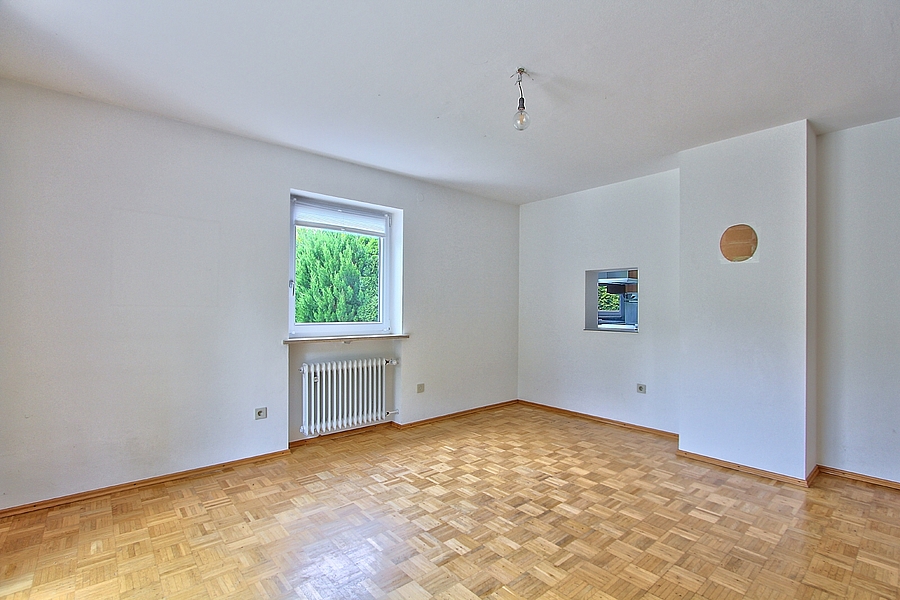 Essplatz mit Durchreiche und Kaminanschluss