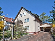 MÜNCHEN: FAMILIENFREUNDLICHES EINFAMILIENHAUS IM SONNENSCHEIN Einfamilienhaus im Sonnenschein!