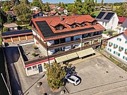 HECHENDORF: MEHRPARTEIENHAUS MIT LADENFLÄCHE Straßenansicht