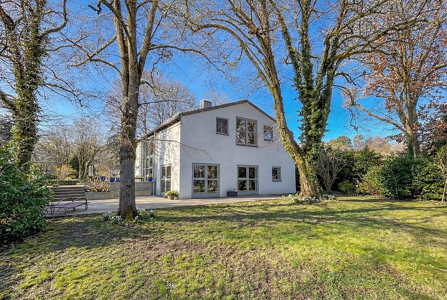 weitläufiges Grundstück