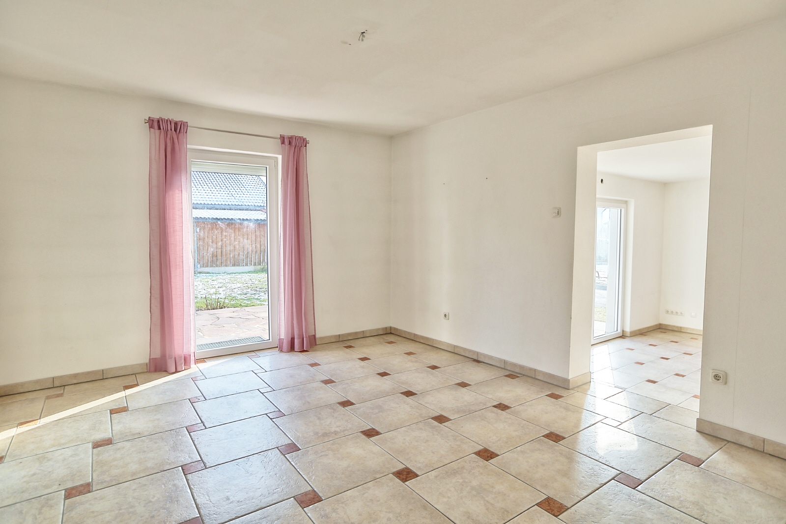 Esszimmer mit Terrassenzugang