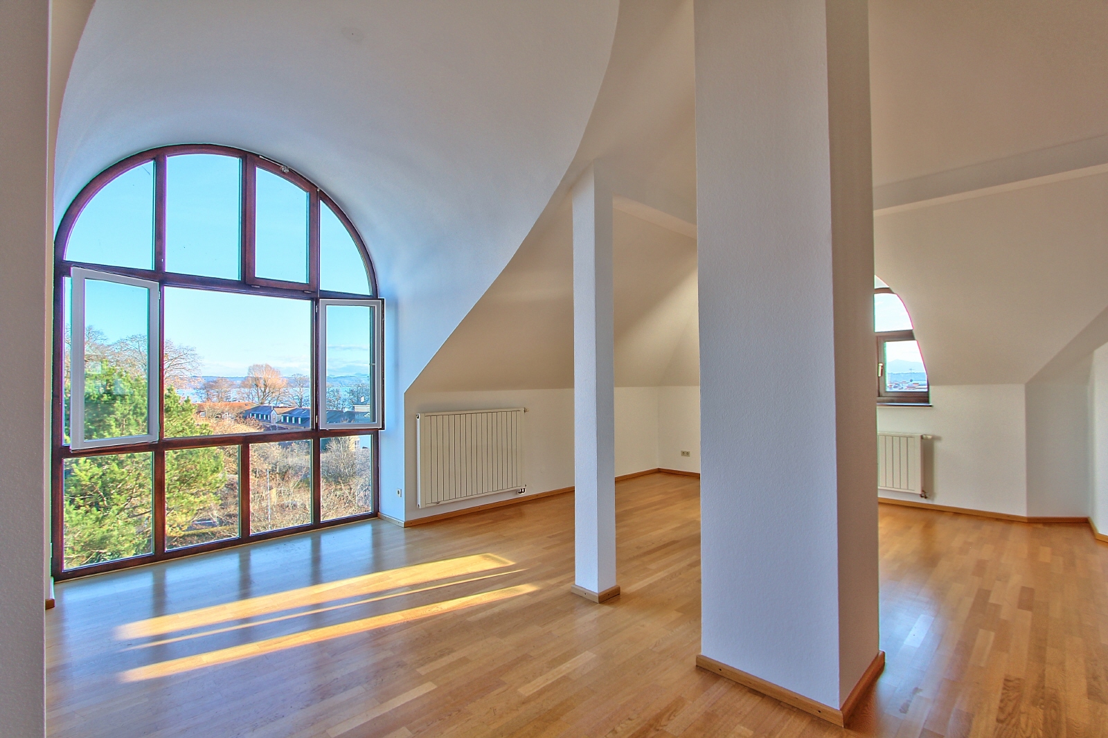 Beeindruckender See- und Bergblick