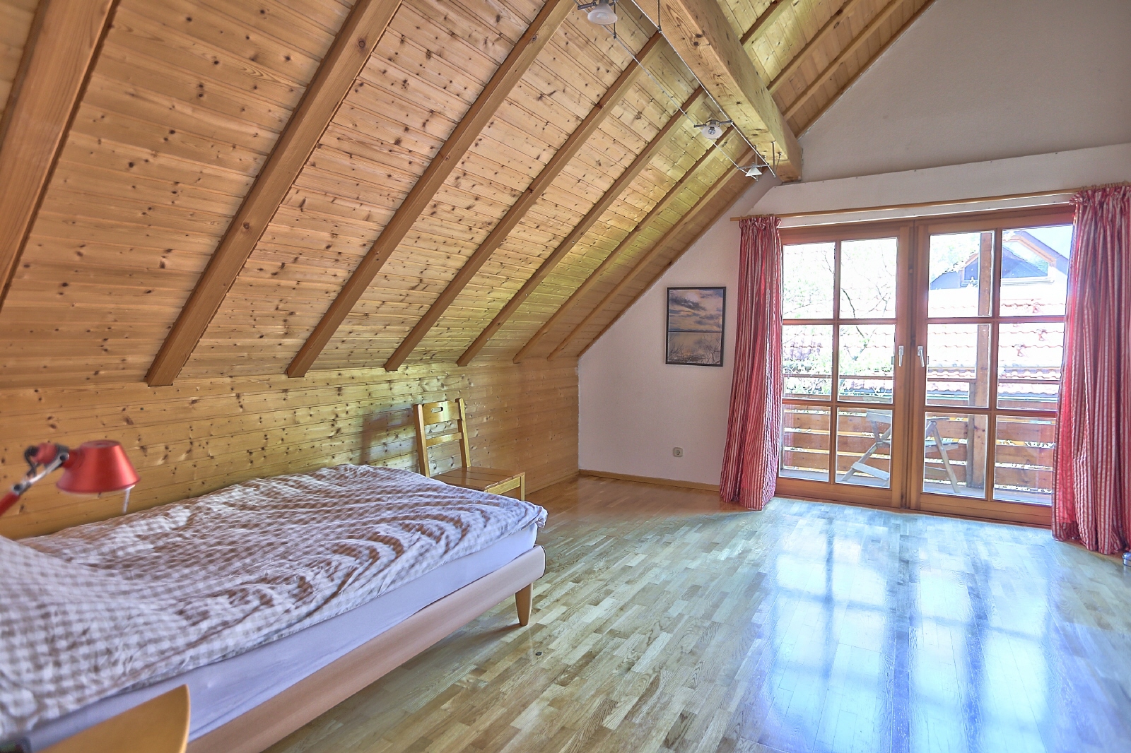 Schlafzimmer mit Balkonzugang!