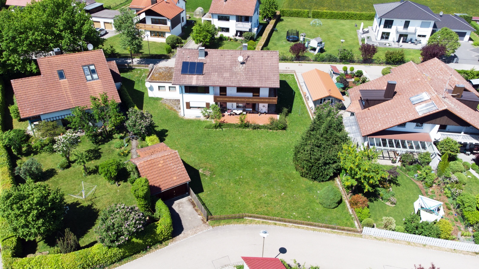 Großzügiges Grundtsück