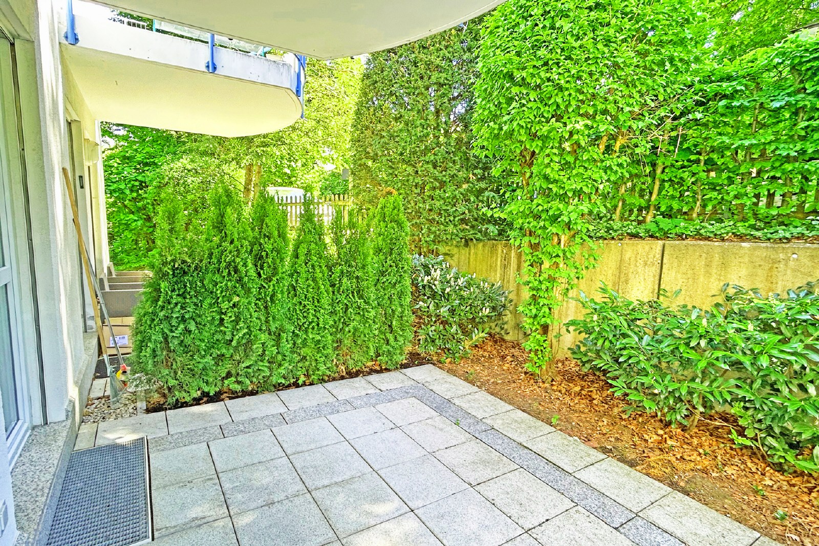 Terrasse mit Blick ins Grüne