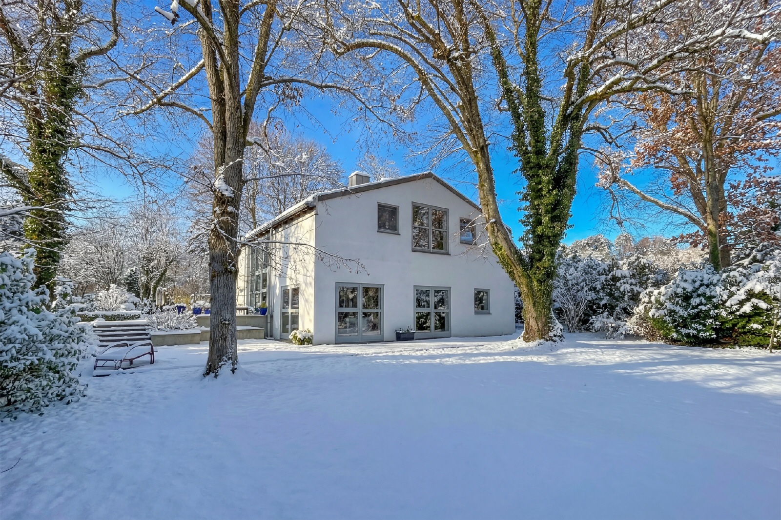 weitläufiges Grundstück