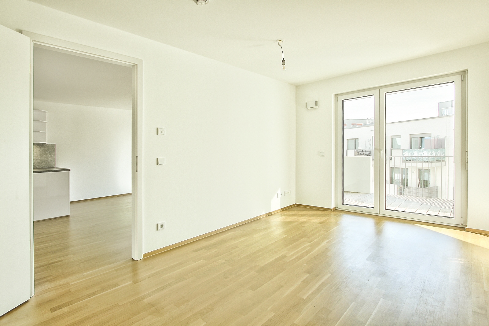 Schlafzimmer mit Loggia-Zugang