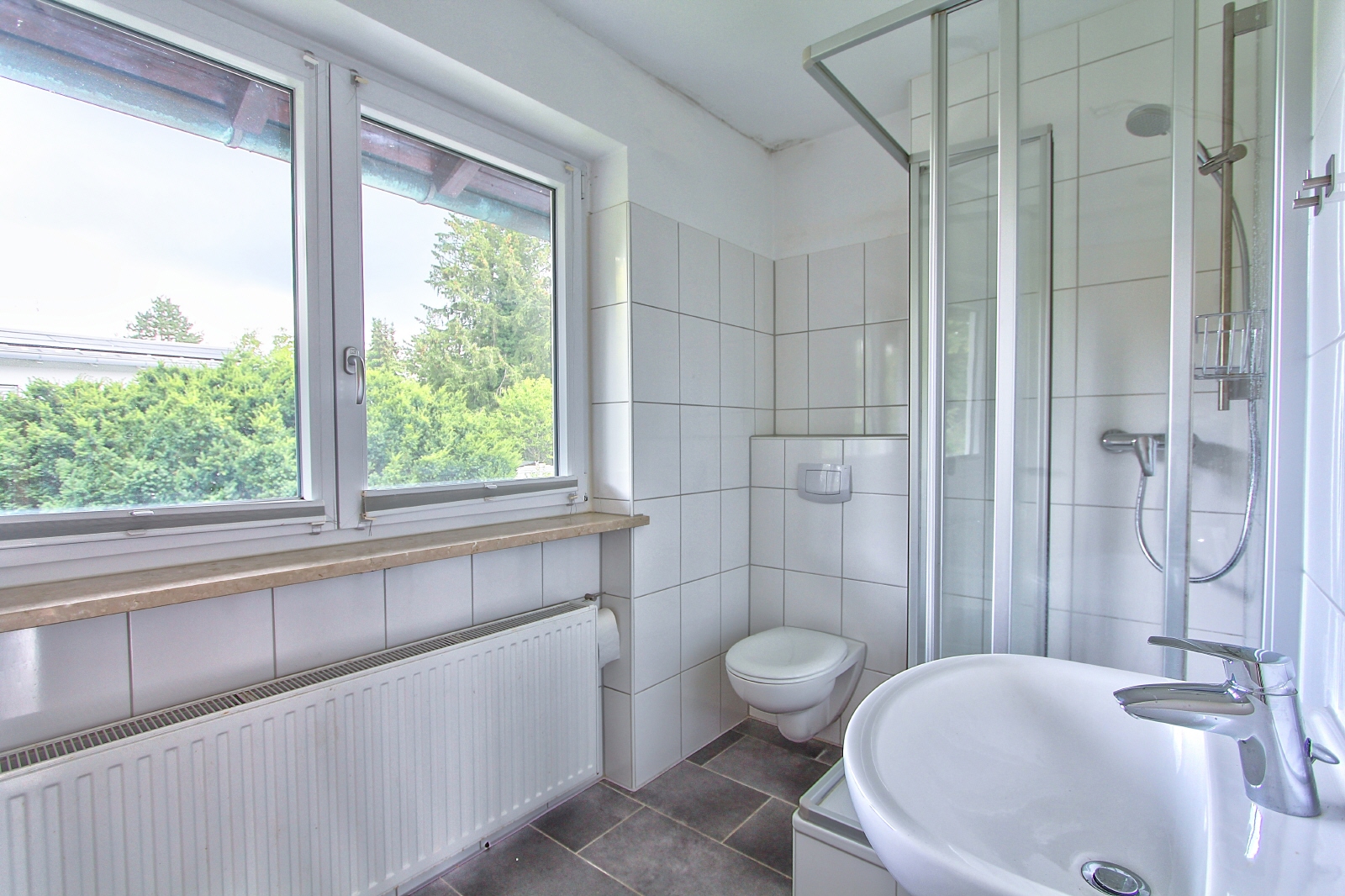 Helles Baezimmer